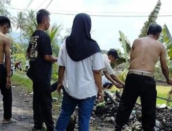 Lingkungan Kotor, Kesadaran Warga Minim, Pemdes Dawagung Rajapolah Turun Tangan Bersihkan Sampah