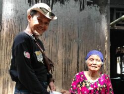 Pemdes Cimanuk Tunjukkan Kepedulian, Kades Anhar Serahkan Bantuan Langsung ke Warga Kurang Mampu