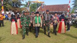 Sekda Tasikmalaya Buka Kegiatan Karya Bakti Membangun Desa Bersama TNI di Desa Cikapinis