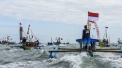 Ribuan Warga dan Wisatawan Padati Pantai Barat Pangandaran Saksikan Tradisi Hajat Laut