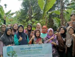 Revitalisasi Kebun PKK, Kader Dasawisma Desa Pamoyanan Gandeng Mahasiswa KKN UNSIL