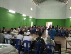 Unsur Muspika Kecamatan Sukaresik Hadiri Penyaluran BPNT Desa Tanjungsari