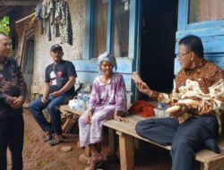 Bupati Ciamis Serahkan Bantuan Rp. 20 Juta untuk Warga Tak Mampu di Desa Kujang