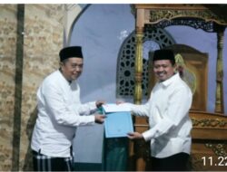 Subuh Berjamaah di Masjid Besar Tegal Kalong, Bupati Dony Ajak Warga Bangkit dan Perkuat Kepedulian Sosial
